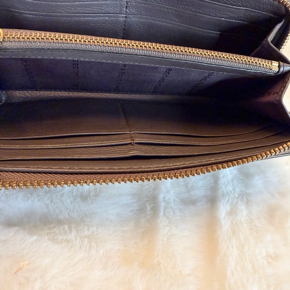 Marc By Marc Jacobs Black Wallet with Gold Plate - Picture 9 of 15